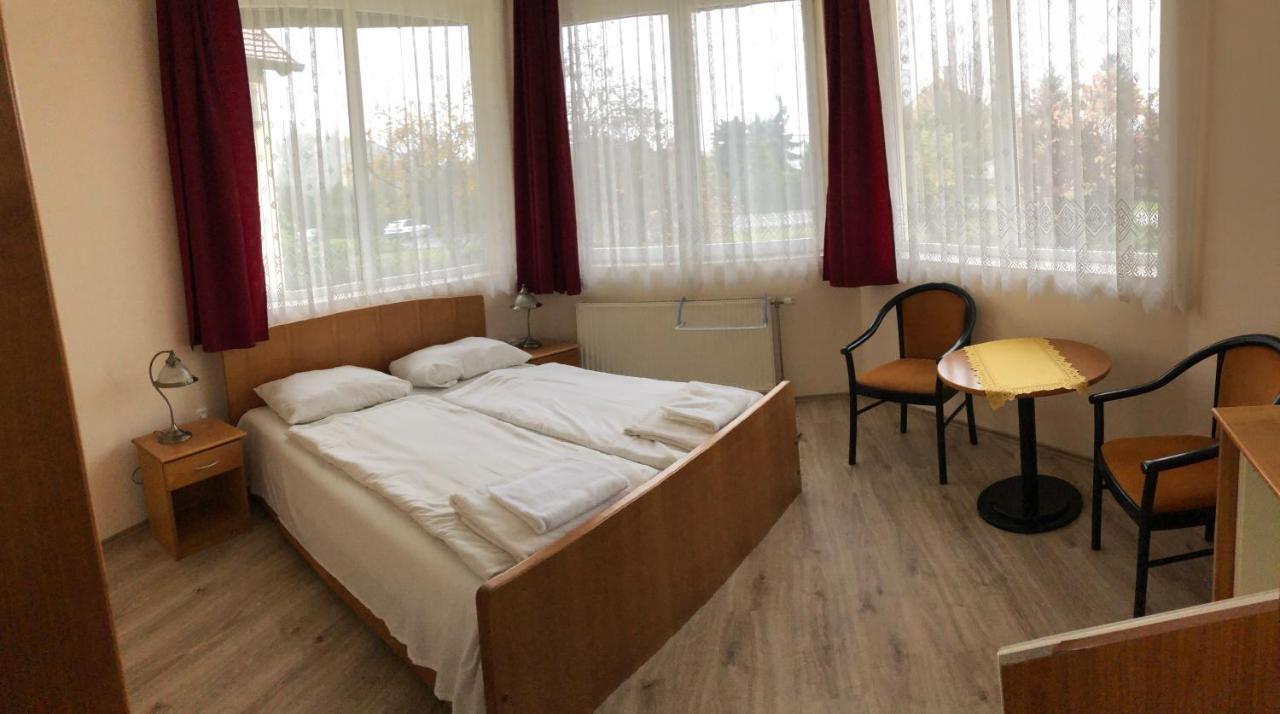 Festetich Kastelyszallo Es Zsuzsanna Hotel Szeleste Εξωτερικό φωτογραφία